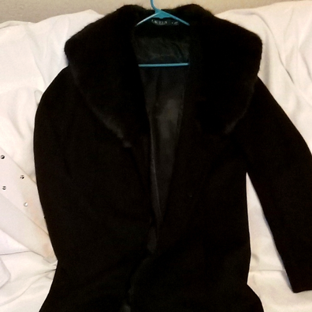 Black trenchcoat with fur on collar made by Lauren